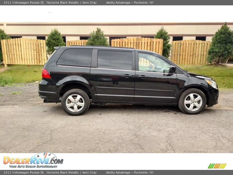 2011 Volkswagen Routan SE Nocturne Black Metallic / Aero Gray Photo #6