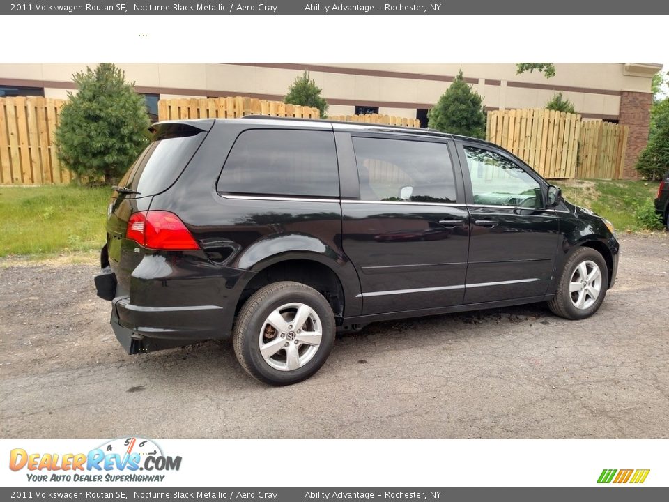 2011 Volkswagen Routan SE Nocturne Black Metallic / Aero Gray Photo #7