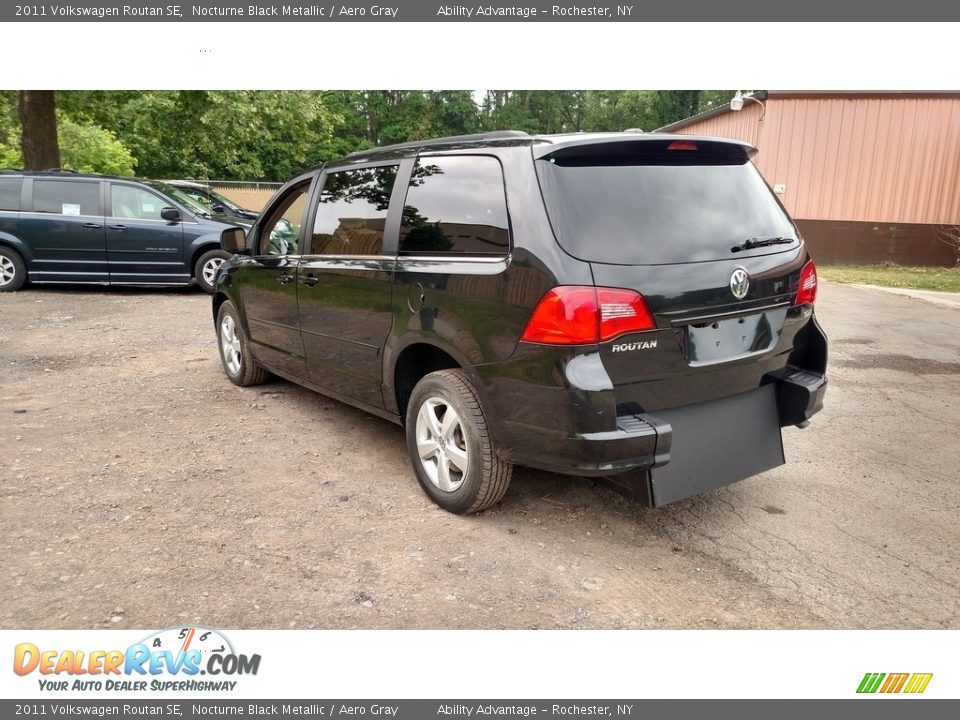 2011 Volkswagen Routan SE Nocturne Black Metallic / Aero Gray Photo #10