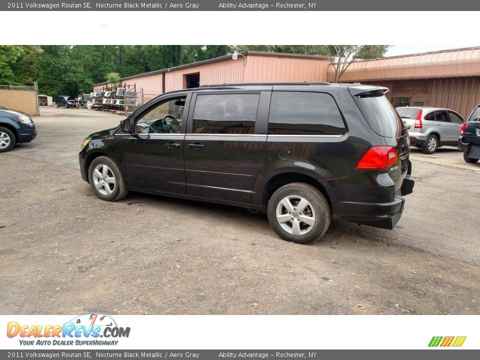 2011 Volkswagen Routan SE Nocturne Black Metallic / Aero Gray Photo #11