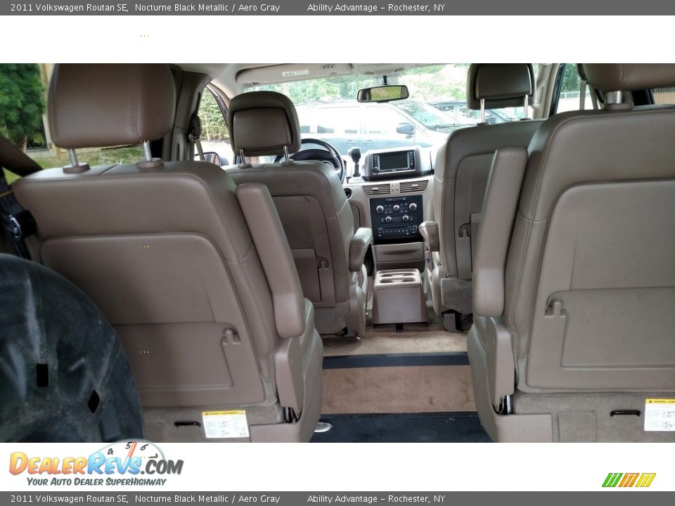2011 Volkswagen Routan SE Nocturne Black Metallic / Aero Gray Photo #20