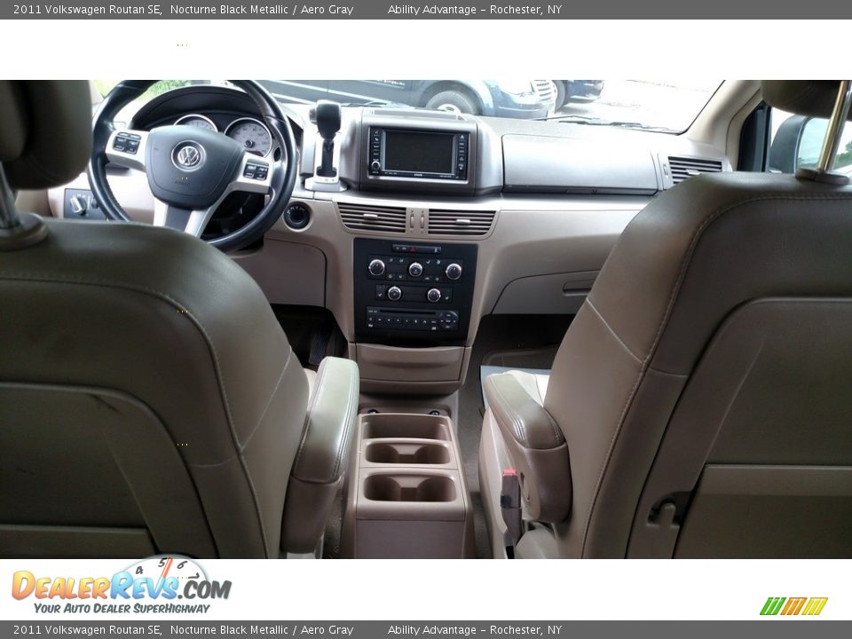 2011 Volkswagen Routan SE Nocturne Black Metallic / Aero Gray Photo #23