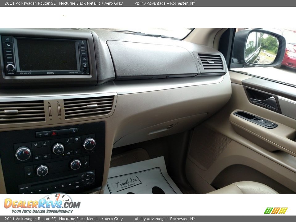 2011 Volkswagen Routan SE Nocturne Black Metallic / Aero Gray Photo #24
