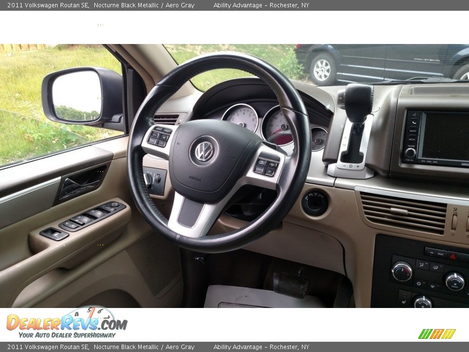 2011 Volkswagen Routan SE Nocturne Black Metallic / Aero Gray Photo #25