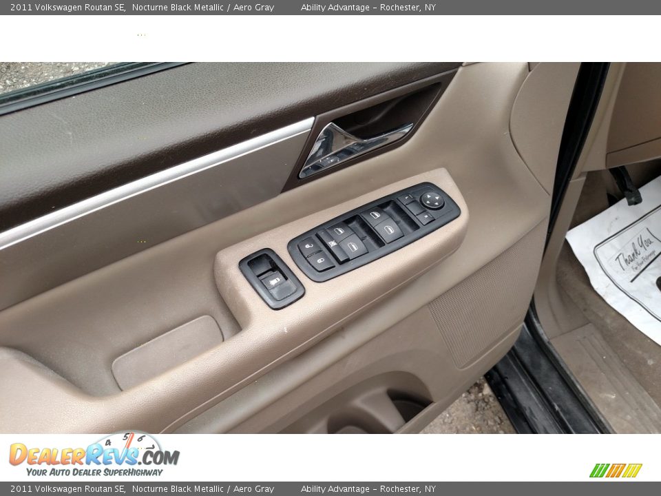 2011 Volkswagen Routan SE Nocturne Black Metallic / Aero Gray Photo #29
