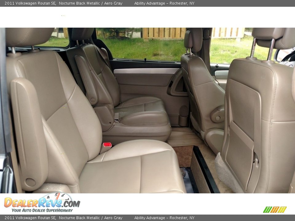 2011 Volkswagen Routan SE Nocturne Black Metallic / Aero Gray Photo #35