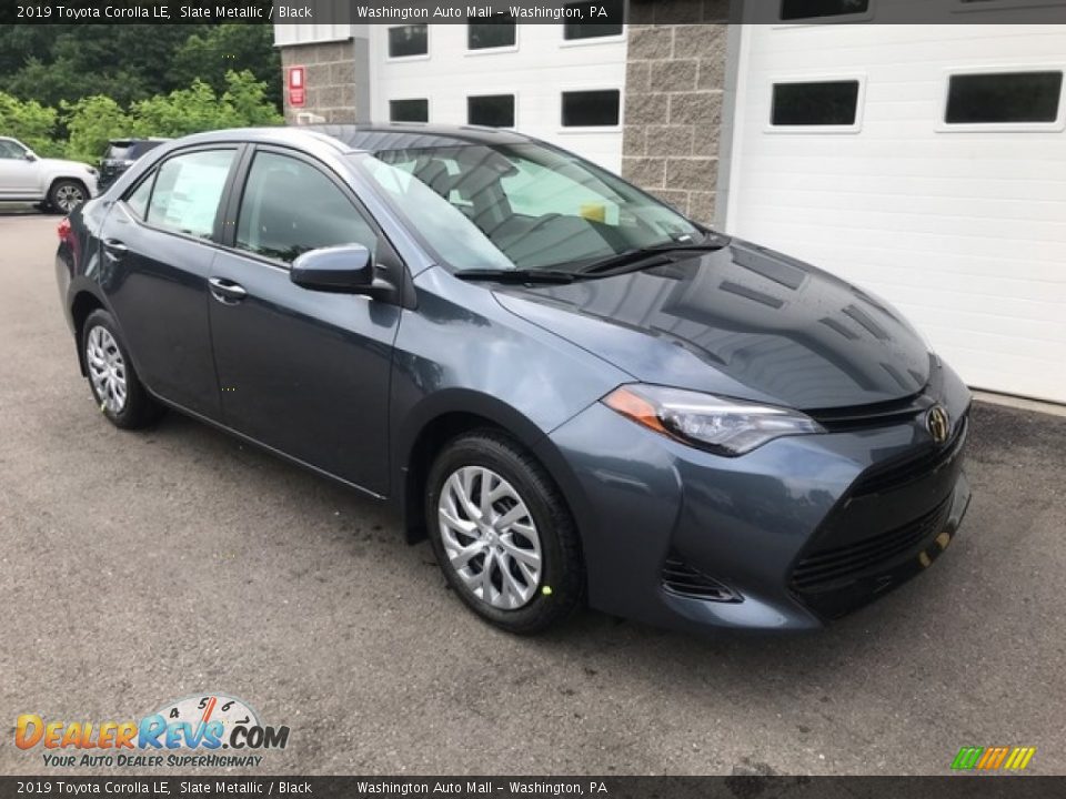 Front 3/4 View of 2019 Toyota Corolla LE Photo #1