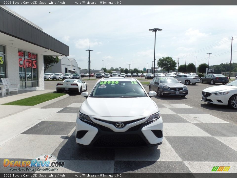 2018 Toyota Camry SE Super White / Ash Photo #2