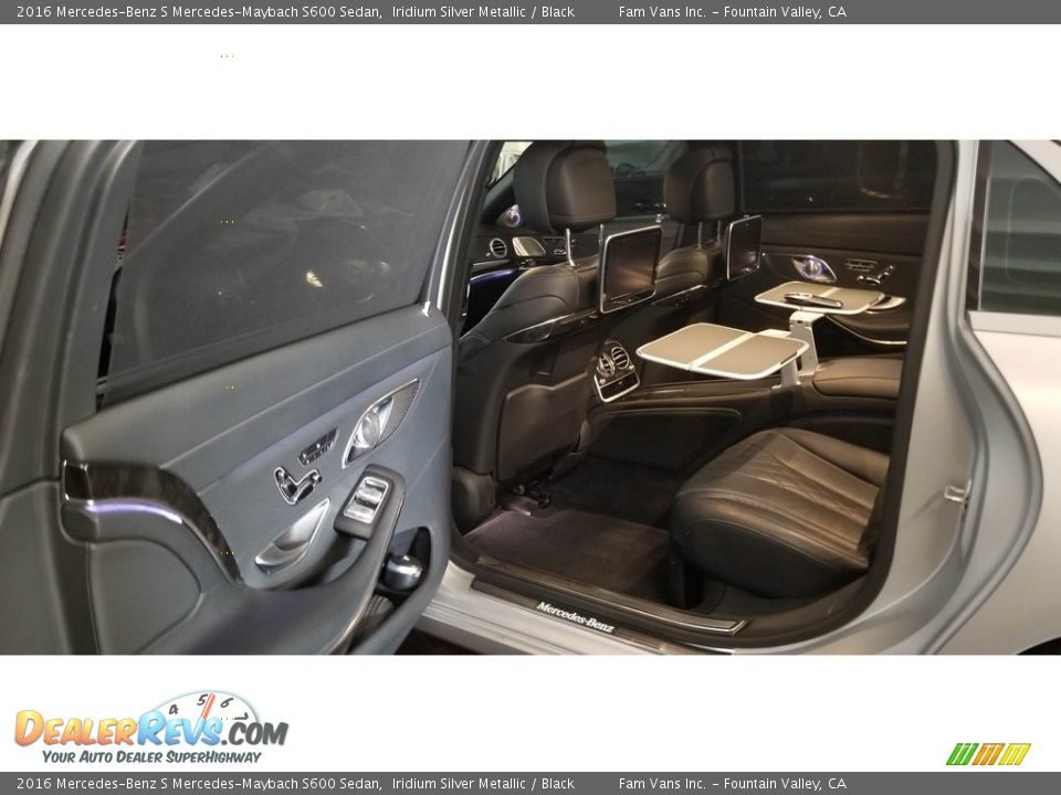 2016 Mercedes-Benz S Mercedes-Maybach S600 Sedan Iridium Silver Metallic / Black Photo #16