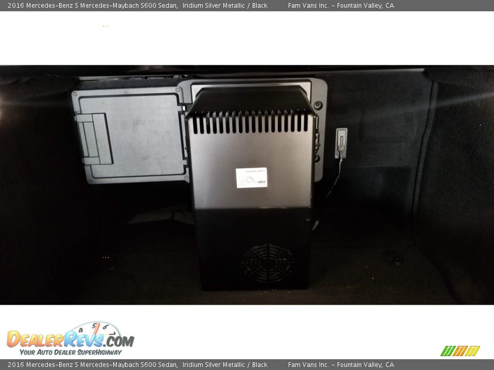 2016 Mercedes-Benz S Mercedes-Maybach S600 Sedan Iridium Silver Metallic / Black Photo #23