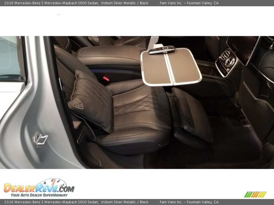 2016 Mercedes-Benz S Mercedes-Maybach S600 Sedan Iridium Silver Metallic / Black Photo #24