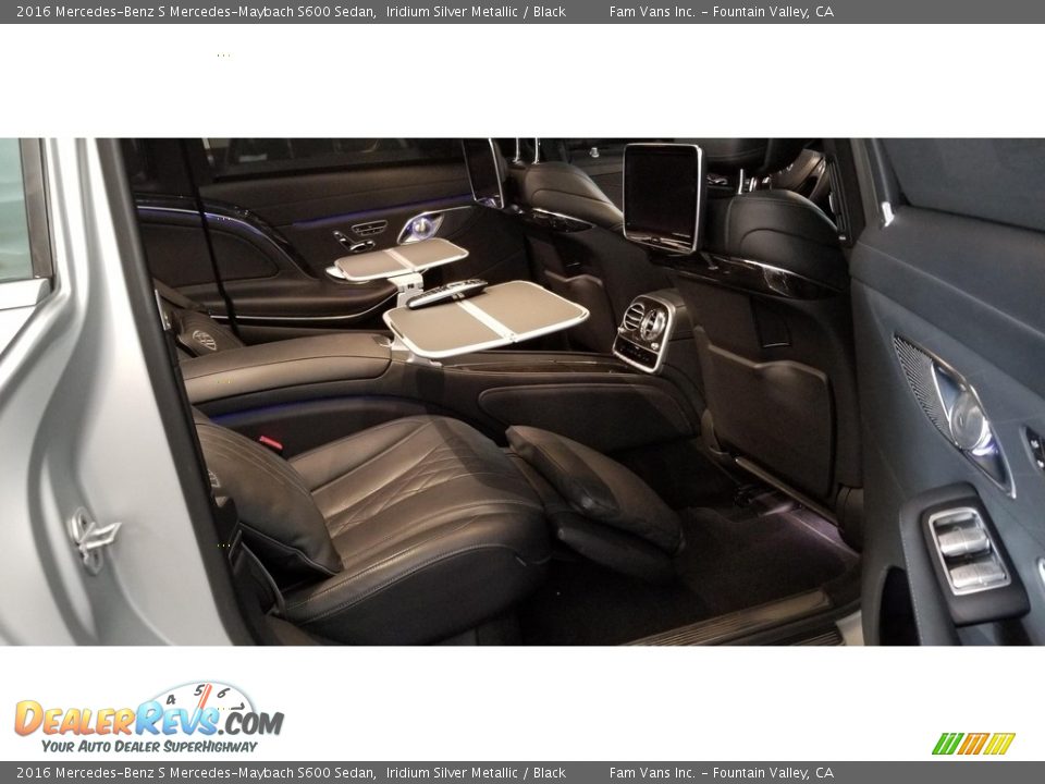 2016 Mercedes-Benz S Mercedes-Maybach S600 Sedan Iridium Silver Metallic / Black Photo #25