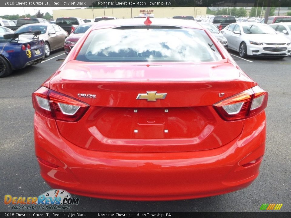 2018 Chevrolet Cruze LT Red Hot / Jet Black Photo #4