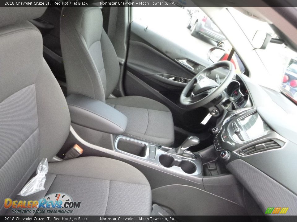 2018 Chevrolet Cruze LT Red Hot / Jet Black Photo #10