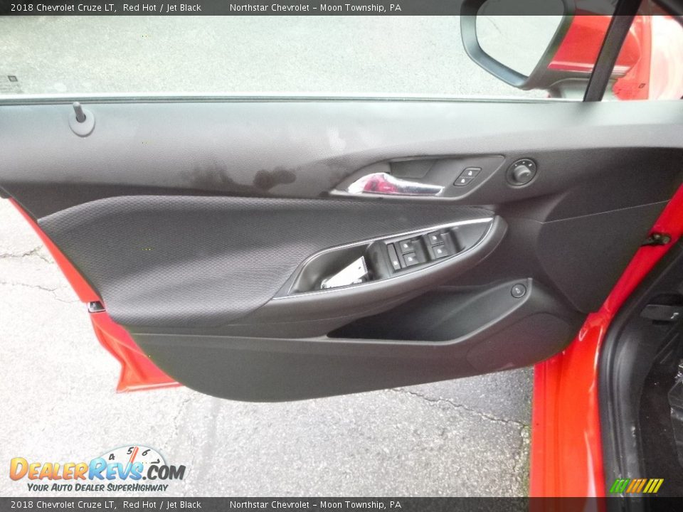 2018 Chevrolet Cruze LT Red Hot / Jet Black Photo #13
