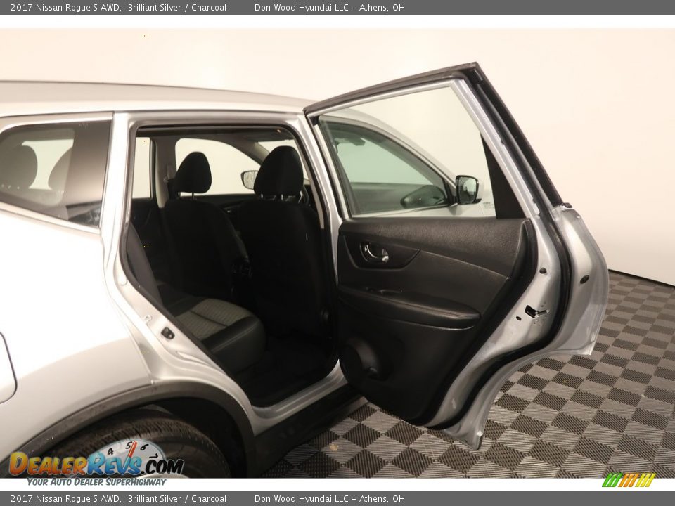 2017 Nissan Rogue S AWD Brilliant Silver / Charcoal Photo #27