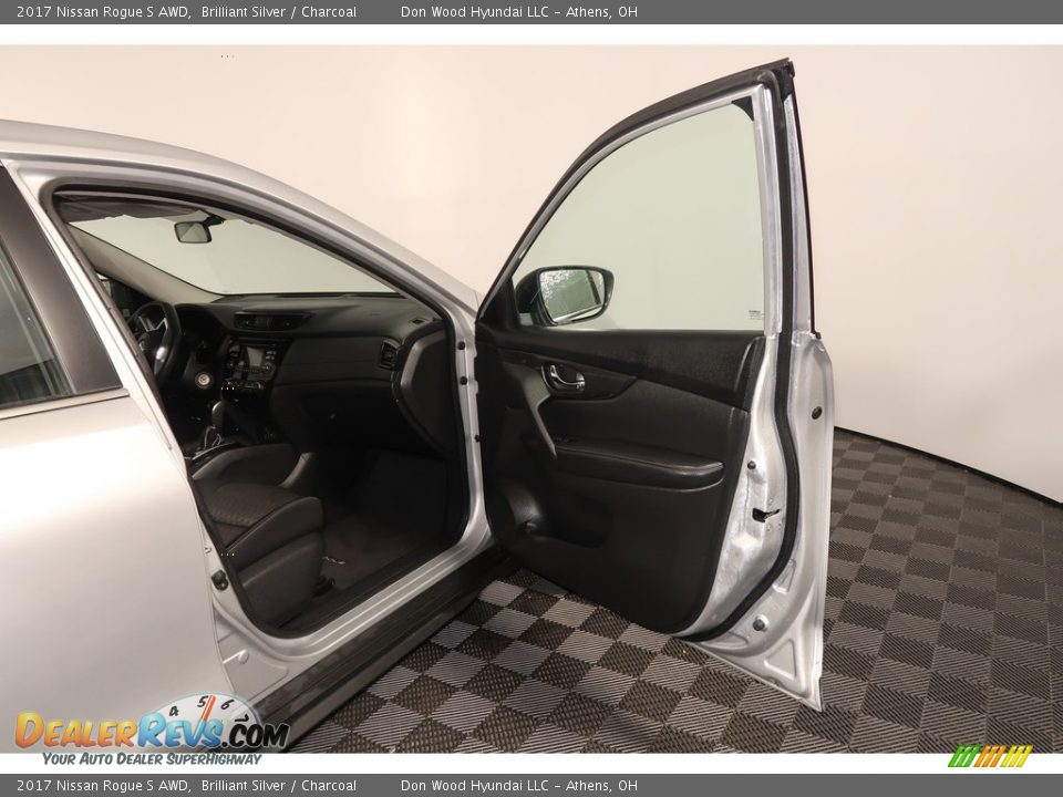 2017 Nissan Rogue S AWD Brilliant Silver / Charcoal Photo #28