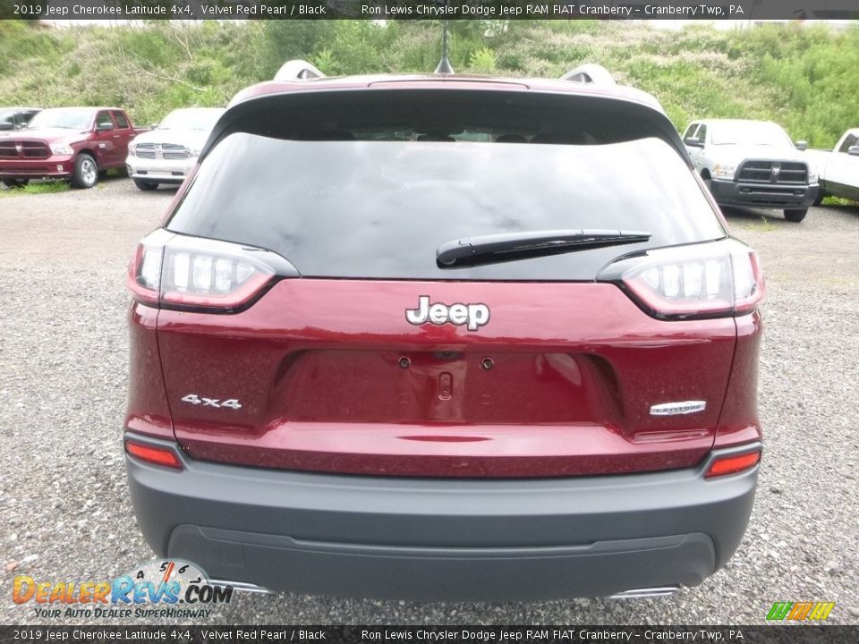 2019 Jeep Cherokee Latitude 4x4 Velvet Red Pearl / Black Photo #4