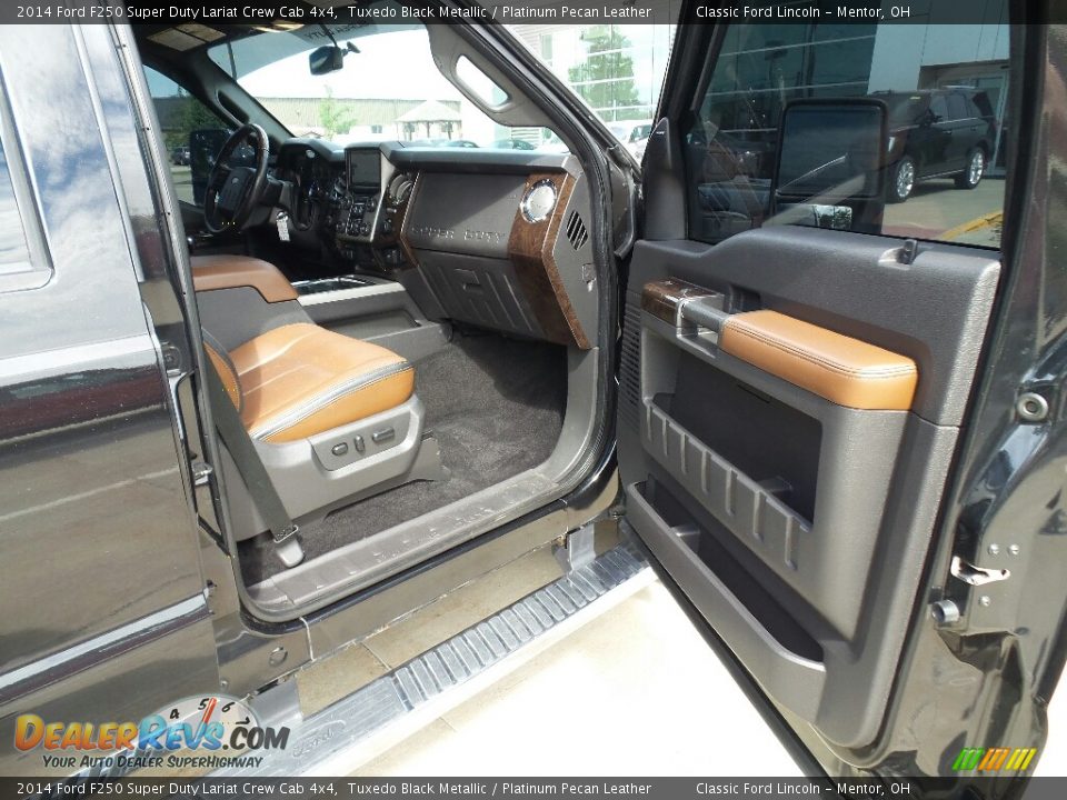 2014 Ford F250 Super Duty Lariat Crew Cab 4x4 Tuxedo Black Metallic / Platinum Pecan Leather Photo #17