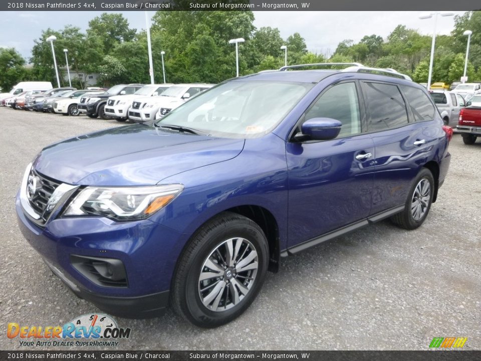 Front 3/4 View of 2018 Nissan Pathfinder S 4x4 Photo #8