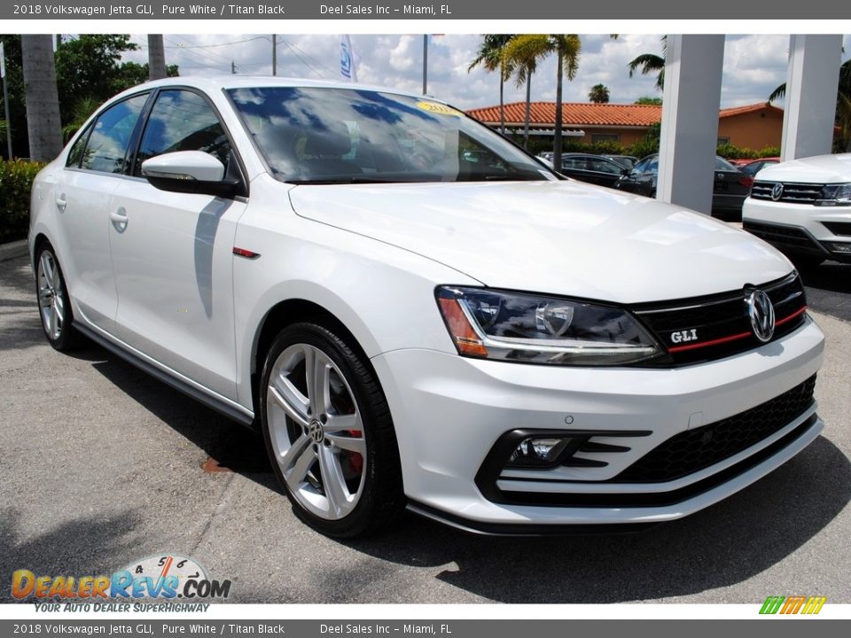 Front 3/4 View of 2018 Volkswagen Jetta GLI Photo #2