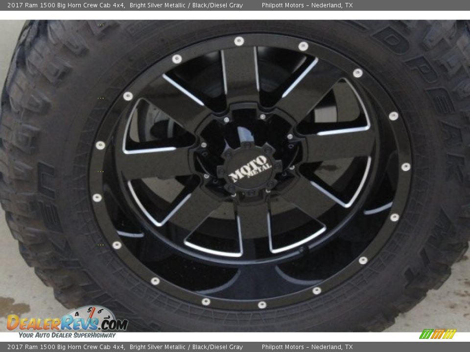 2017 Ram 1500 Big Horn Crew Cab 4x4 Bright Silver Metallic / Black/Diesel Gray Photo #9