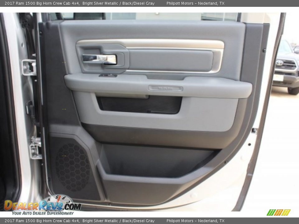 2017 Ram 1500 Big Horn Crew Cab 4x4 Bright Silver Metallic / Black/Diesel Gray Photo #28