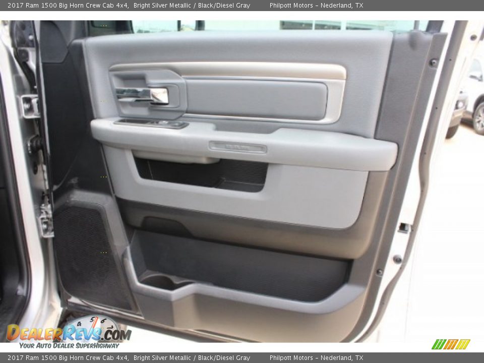 2017 Ram 1500 Big Horn Crew Cab 4x4 Bright Silver Metallic / Black/Diesel Gray Photo #30