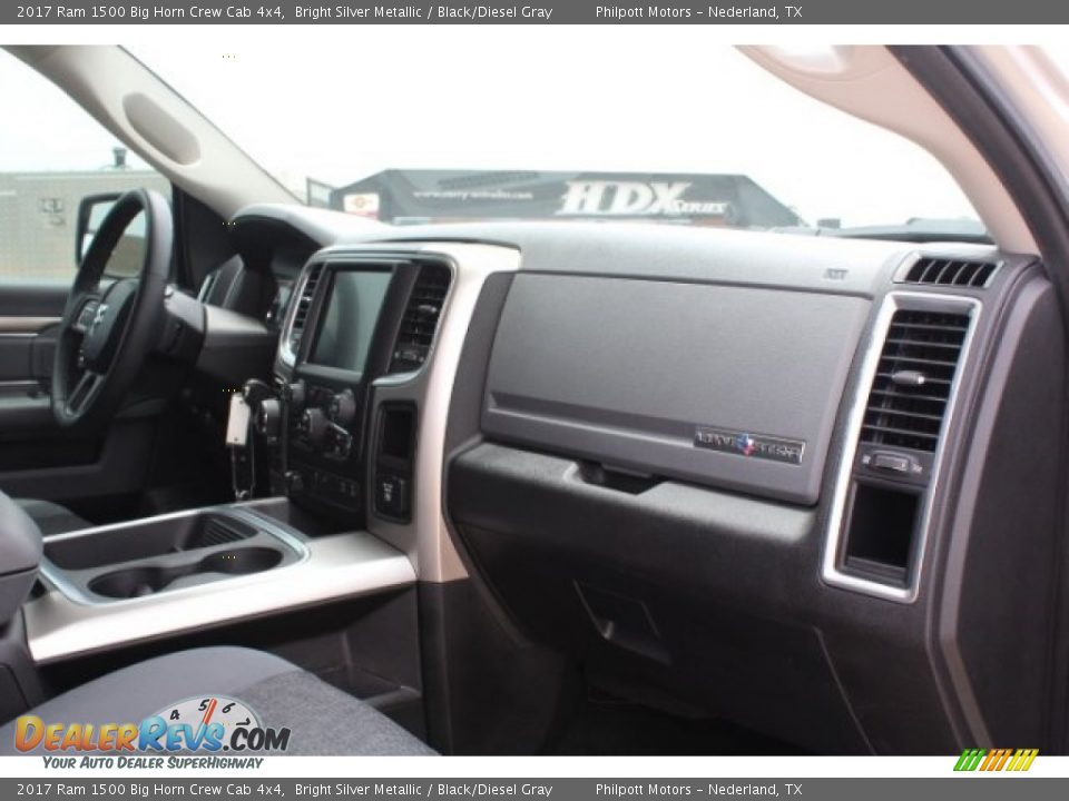 2017 Ram 1500 Big Horn Crew Cab 4x4 Bright Silver Metallic / Black/Diesel Gray Photo #31