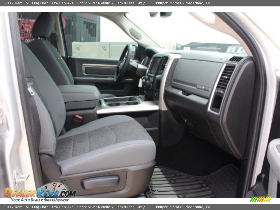 2017 Ram 1500 Big Horn Crew Cab 4x4 Bright Silver Metallic / Black/Diesel Gray Photo #32