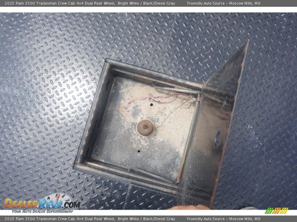 2015 Ram 3500 Tradesman Crew Cab 4x4 Dual Rear Wheel Bright White / Black/Diesel Gray Photo #4