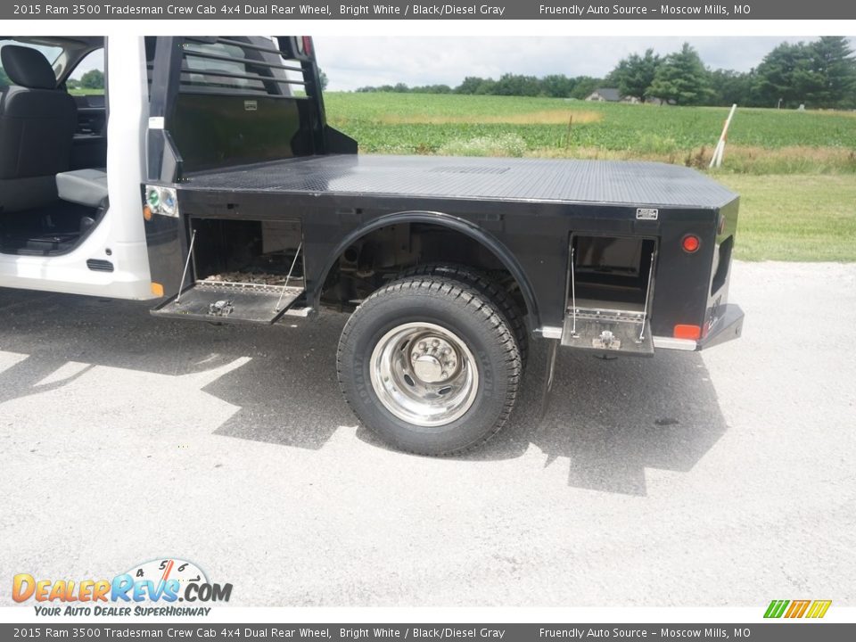 2015 Ram 3500 Tradesman Crew Cab 4x4 Dual Rear Wheel Bright White / Black/Diesel Gray Photo #16