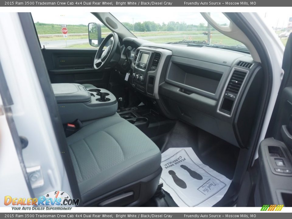 2015 Ram 3500 Tradesman Crew Cab 4x4 Dual Rear Wheel Bright White / Black/Diesel Gray Photo #17