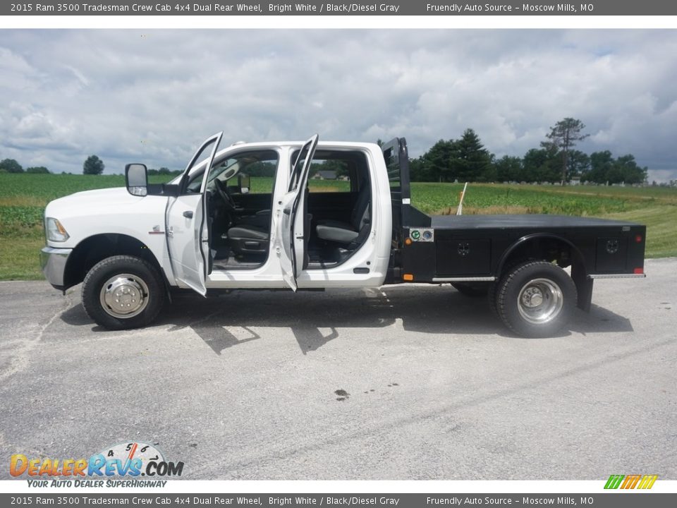 2015 Ram 3500 Tradesman Crew Cab 4x4 Dual Rear Wheel Bright White / Black/Diesel Gray Photo #18