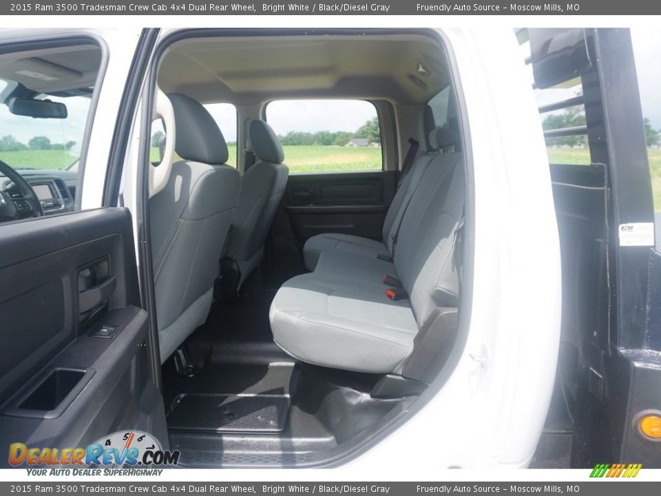 2015 Ram 3500 Tradesman Crew Cab 4x4 Dual Rear Wheel Bright White / Black/Diesel Gray Photo #20
