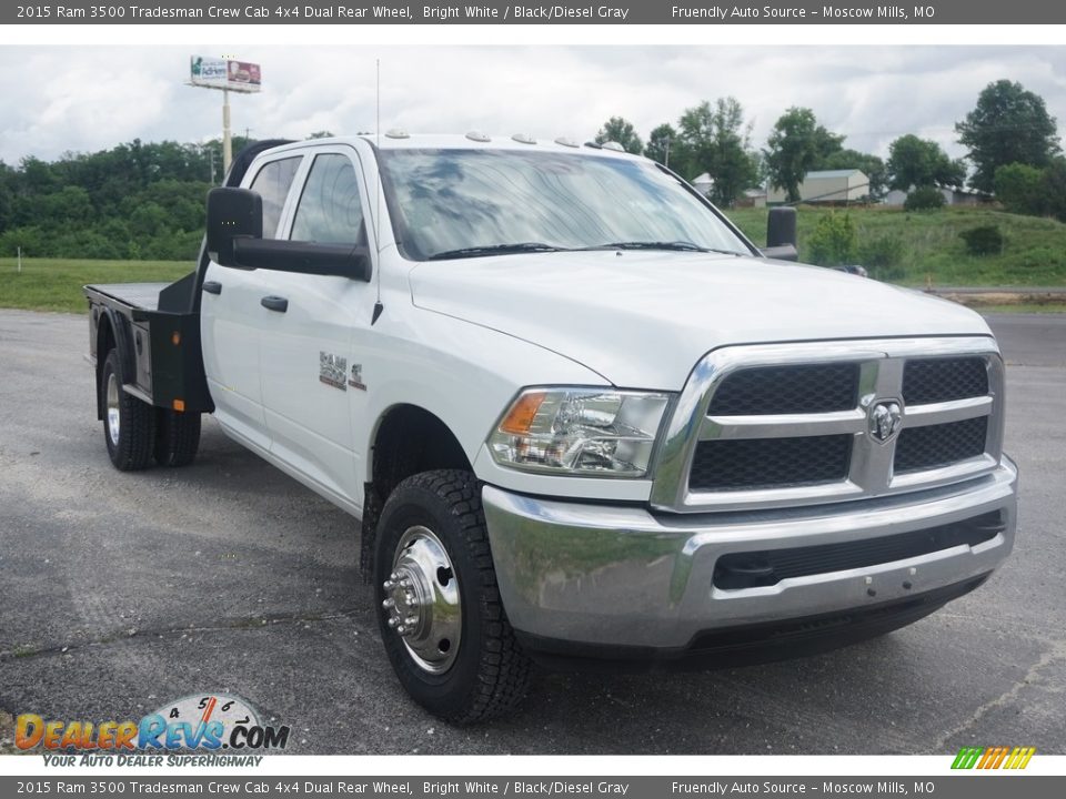 2015 Ram 3500 Tradesman Crew Cab 4x4 Dual Rear Wheel Bright White / Black/Diesel Gray Photo #24