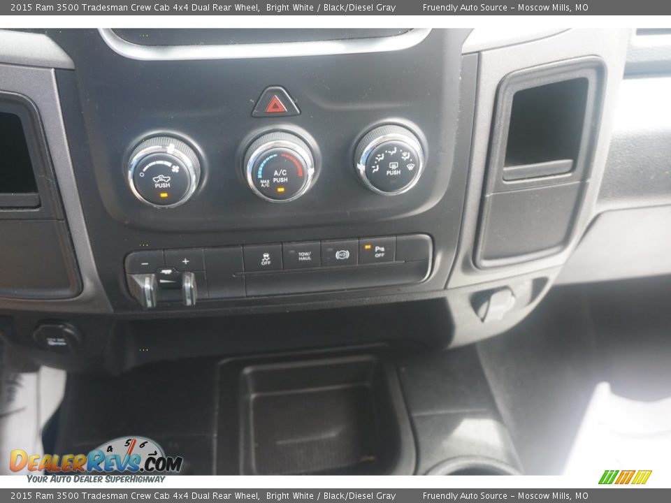 2015 Ram 3500 Tradesman Crew Cab 4x4 Dual Rear Wheel Bright White / Black/Diesel Gray Photo #26