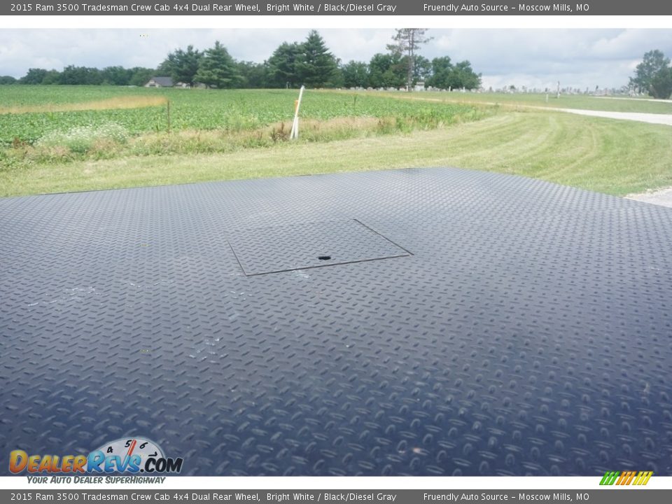 2015 Ram 3500 Tradesman Crew Cab 4x4 Dual Rear Wheel Bright White / Black/Diesel Gray Photo #34