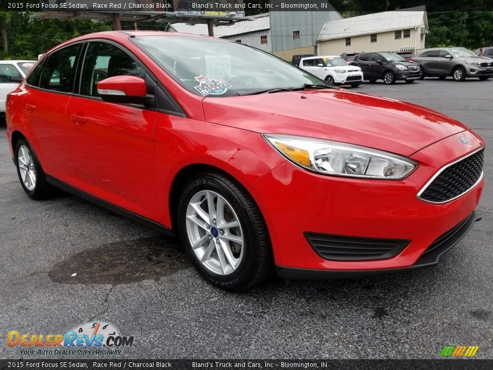 2015 Ford Focus SE Sedan Race Red / Charcoal Black Photo #9