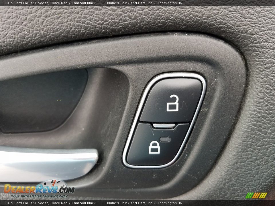 2015 Ford Focus SE Sedan Race Red / Charcoal Black Photo #14