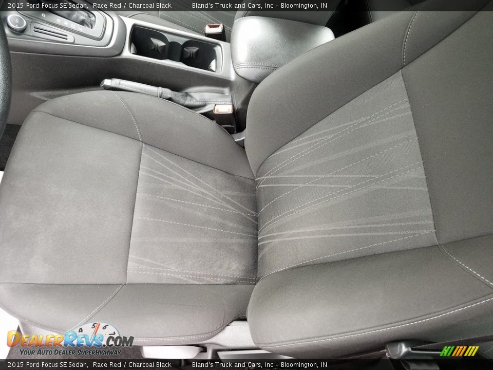 2015 Ford Focus SE Sedan Race Red / Charcoal Black Photo #16