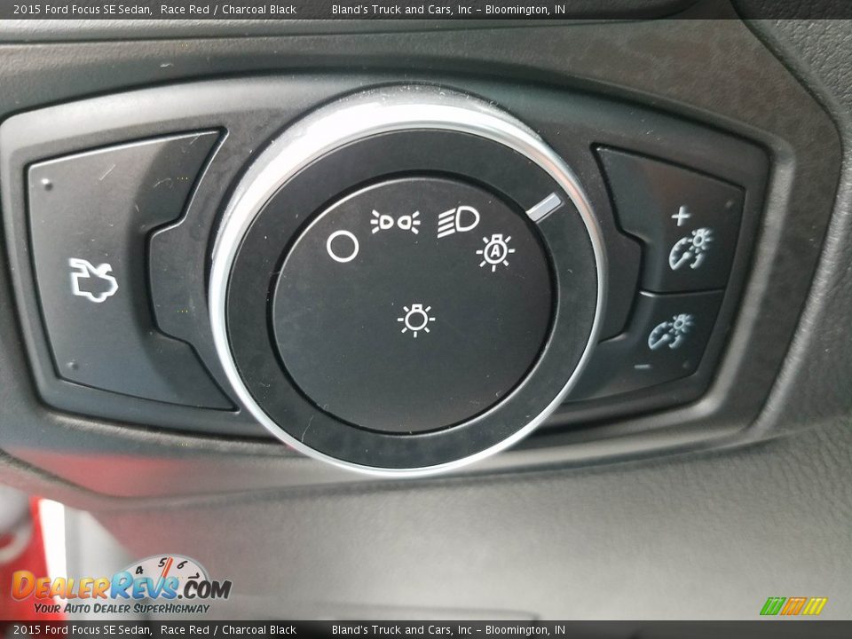 2015 Ford Focus SE Sedan Race Red / Charcoal Black Photo #18