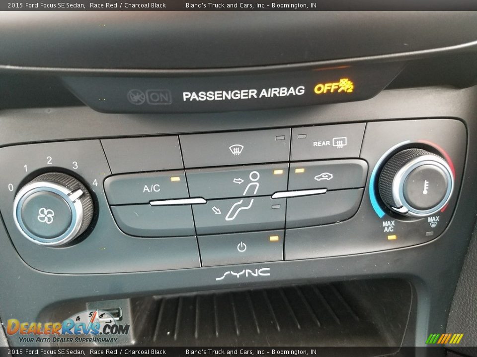 2015 Ford Focus SE Sedan Race Red / Charcoal Black Photo #30