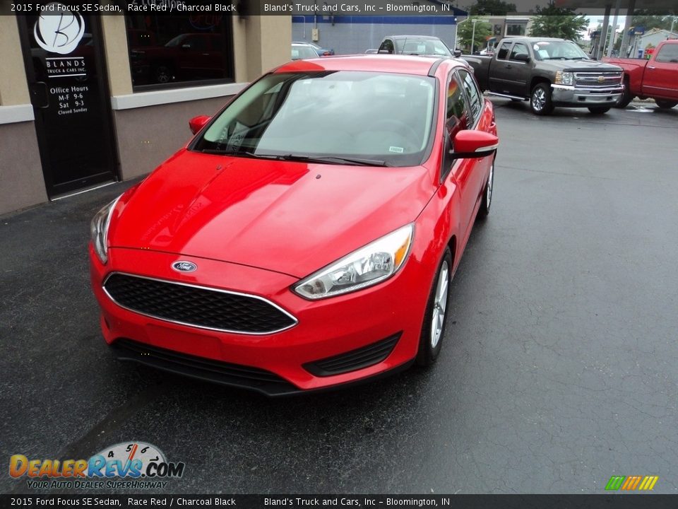 2015 Ford Focus SE Sedan Race Red / Charcoal Black Photo #2