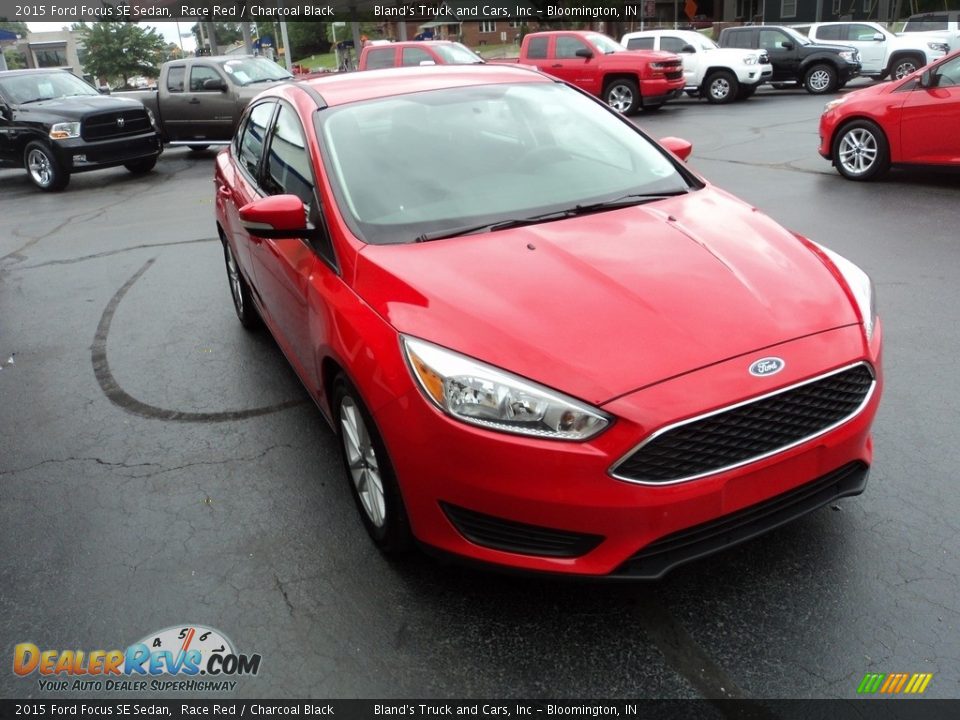 2015 Ford Focus SE Sedan Race Red / Charcoal Black Photo #5
