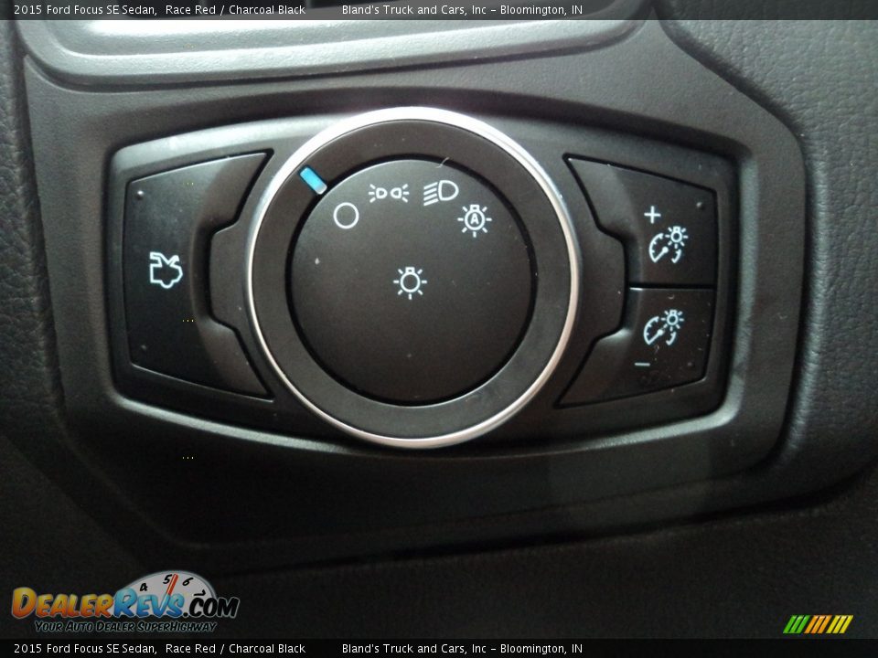 2015 Ford Focus SE Sedan Race Red / Charcoal Black Photo #14