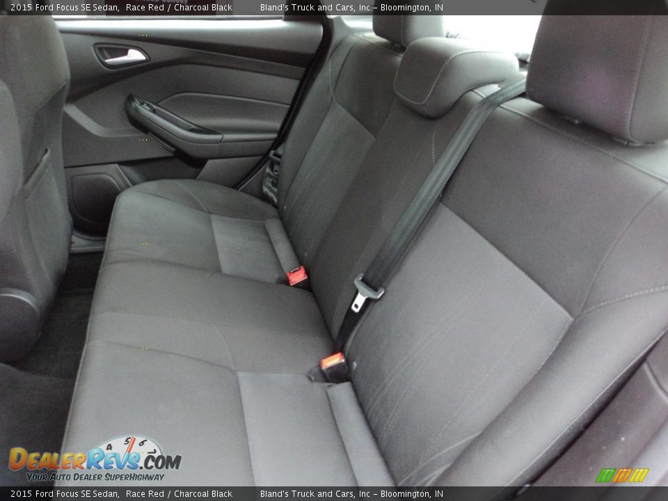 2015 Ford Focus SE Sedan Race Red / Charcoal Black Photo #21