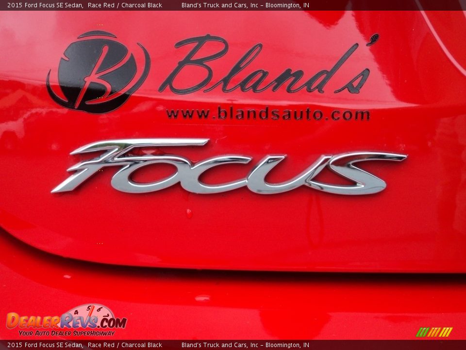2015 Ford Focus SE Sedan Race Red / Charcoal Black Photo #24