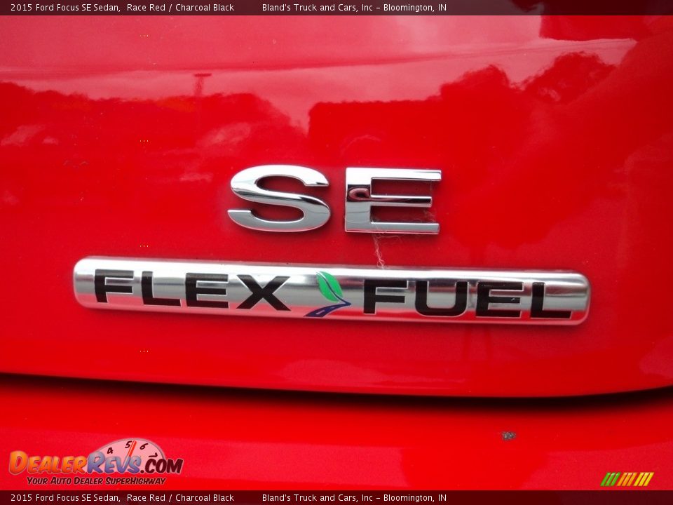 2015 Ford Focus SE Sedan Race Red / Charcoal Black Photo #25