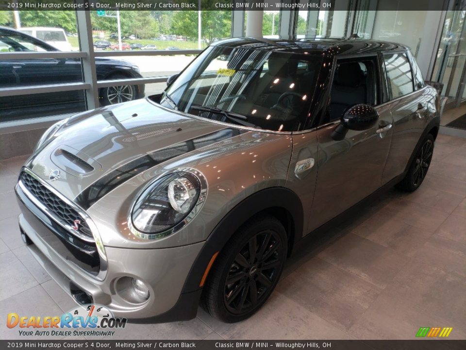 Front 3/4 View of 2019 Mini Hardtop Cooper S 4 Door Photo #3